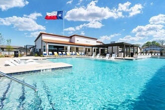 Luxe Prosper in McKinney, TX - Foto de edificio - Building Photo