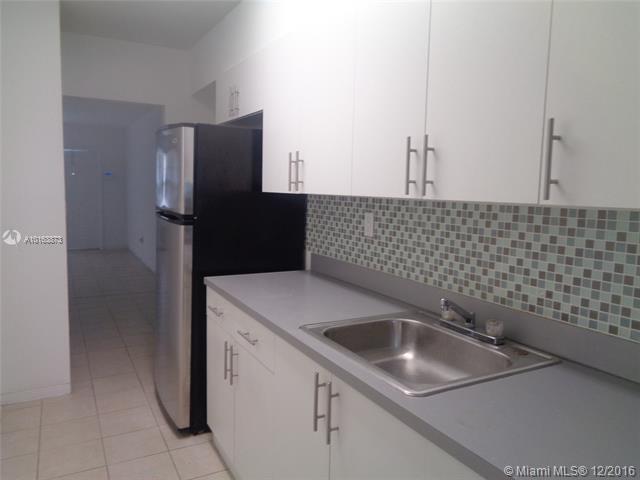 1451 NE 170th St, Unit 104A in North Miami Beach, FL - Building Photo - Building Photo