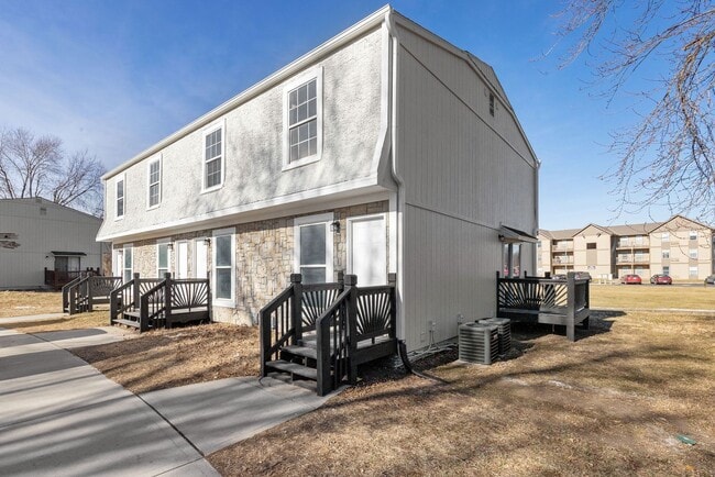 638 S Lakehurst Dr in Olathe, KS - Building Photo - Building Photo