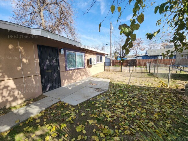 602 N St in Bakersfield, CA - Building Photo - Building Photo