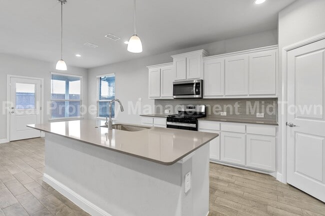 1141 Southwark Dr in Justin, TX - Building Photo - Building Photo