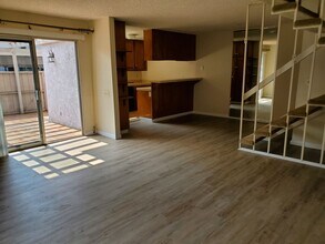 9568 Easter Way in San Diego, CA - Building Photo - Building Photo