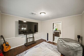 5810 Wigton Dr in Houston, TX - Building Photo - Building Photo