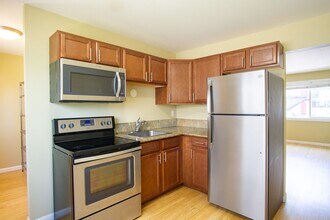 7558 N Ida Ave in Portland, OR - Foto de edificio - Building Photo