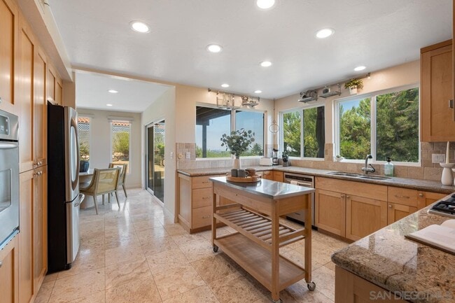 3018 Xana Way in Carlsbad, CA - Building Photo - Building Photo