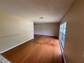 14001 Dominion Ct in Tampa, FL - Building Photo - Building Photo