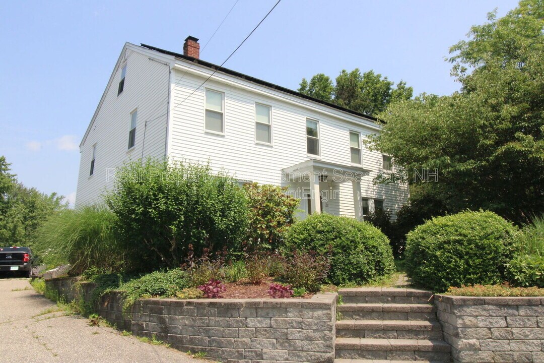26 Green St in Exeter, NH - Building Photo