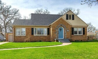 2130 28th St in Rock Island, IL - Building Photo