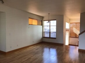 3911 NE 9th Ave in Portland, OR - Building Photo - Building Photo