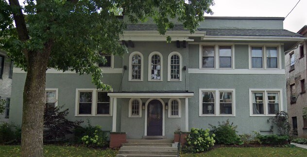 2021 E Park Pl in Milwaukee, WI - Foto de edificio