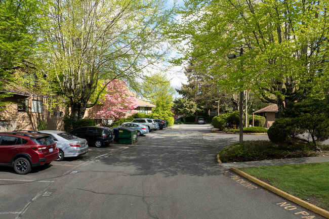 14007-14058 NE 181 St in Woodinville, WA - Foto de edificio - Building Photo