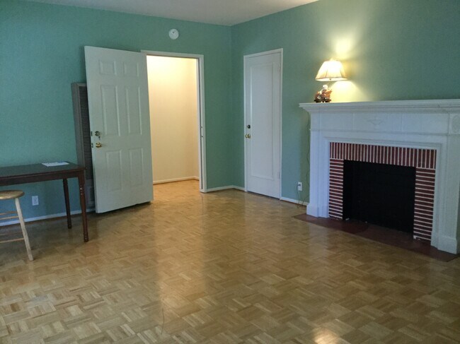 823 N Clybourn Ave, Unit Clybourn in Burbank, CA - Building Photo - Building Photo