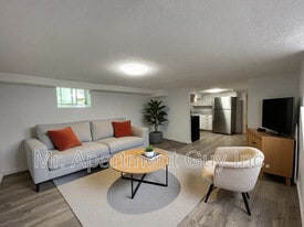 40 Shanley St in Kitchener, ON - Building Photo