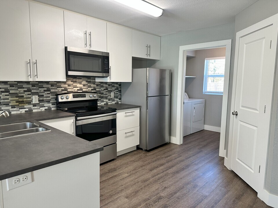 2806 Bull Run, Unit Unit C in Taylor, TX - Building Photo