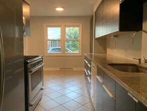 811 Hibbard Rd in Wilmette, IL - Building Photo - Building Photo