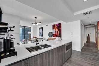 801 S Miami Ave, Unit 4209 in Miami, FL - Foto de edificio - Building Photo