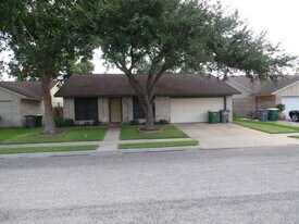 303 Londonderry Dr in Victoria, TX - Building Photo