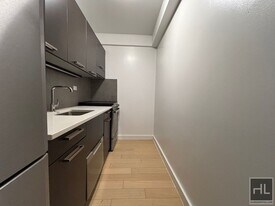 East 39th Street, Unit 19A in New York, NY - Building Photo