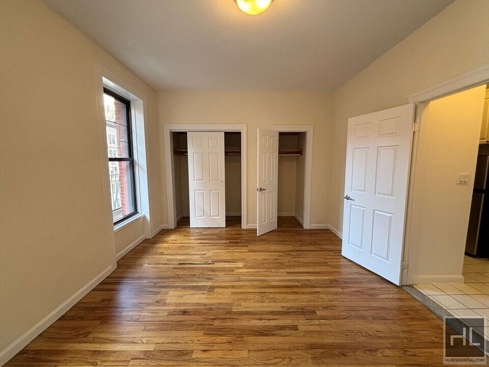 53 W 72nd St in New York, NY - Building Photo