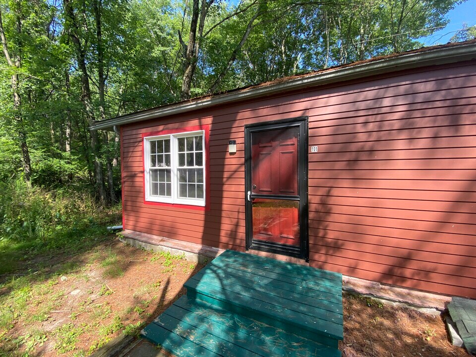 235 Cottage Ln in Cresco, PA - Foto de edificio