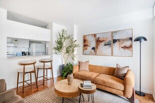 350 W 43rd St, Unit SI ID1471717P in New York, NY - Building Photo