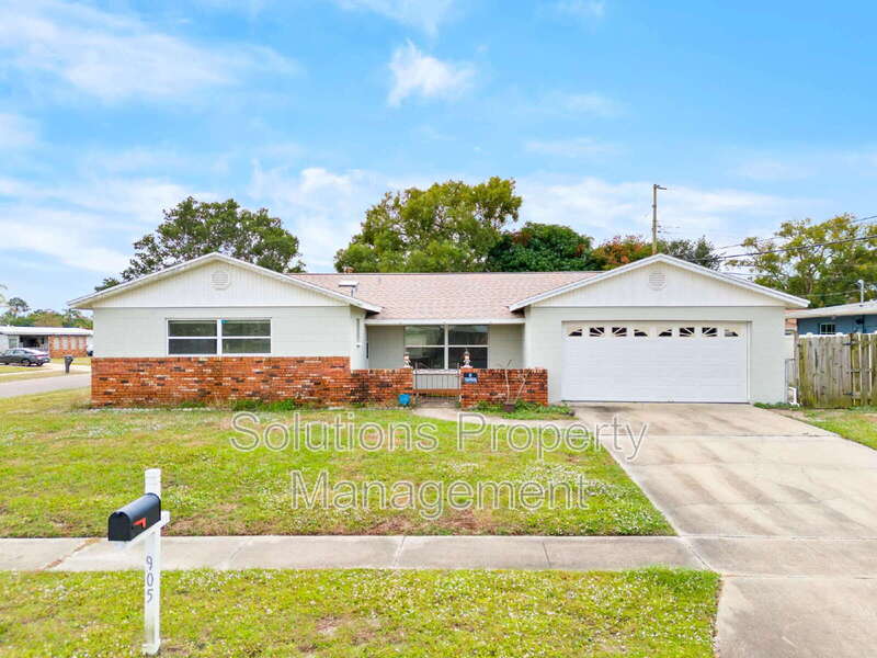 905 Lisa Dr in Titusville, FL - Building Photo