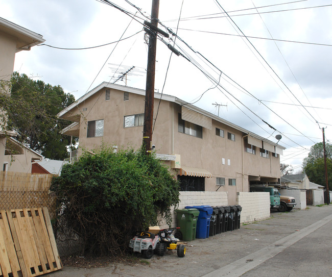 5829 Cartwright Ave in North Hollywood, CA - Building Photo - Building Photo