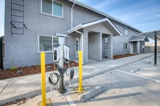 5242 E Liberty Ave in Fresno, CA - Building Photo - Building Photo