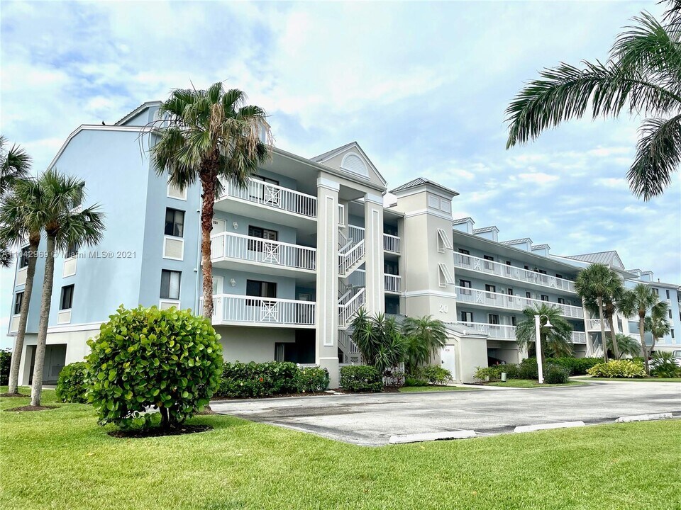 20 NE Plantation Rd in Stuart, FL - Building Photo
