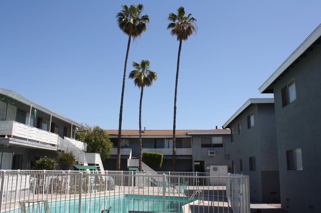 Park Fulton in North Hollywood, CA - Foto de edificio - Building Photo