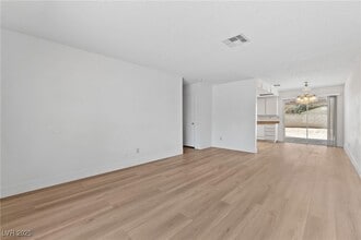 4705 E Washington Ave in Las Vegas, NV - Building Photo - Building Photo