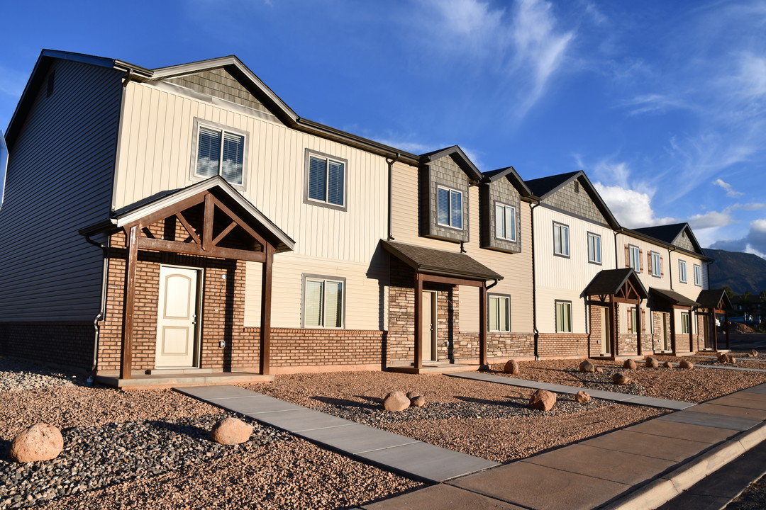 Cedar Pointe Student Housing in Cedar City, UT - Building Photo