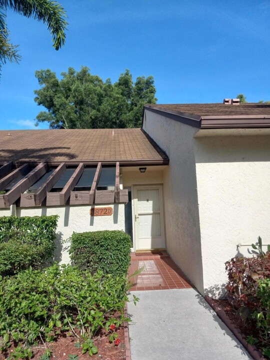 3872 Vine Trail in Wellington, FL - Building Photo