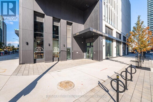 395 Square One Dr in Mississauga, ON - Building Photo - Building Photo