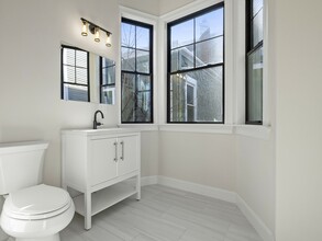 48 Woodward St, Unit R in Boston, MA - Foto de edificio - Building Photo