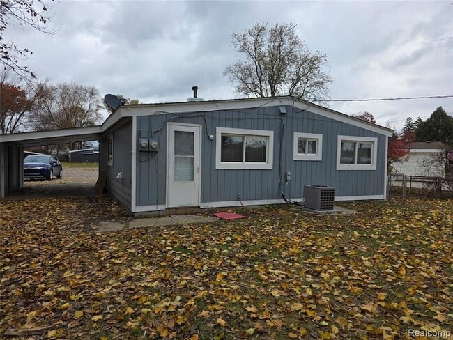 261 Spring Park in Walled Lake, MI - Building Photo - Building Photo