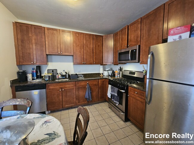 880 Huntington Ave, Unit #878-2