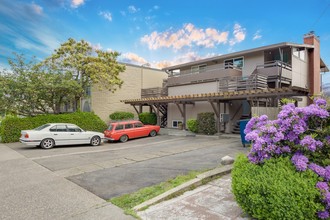 Portage Bay Flats in Seattle, WA - Building Photo - Building Photo