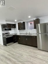 1556 Farmstead Dr in Milton, ON - Building Photo - Building Photo