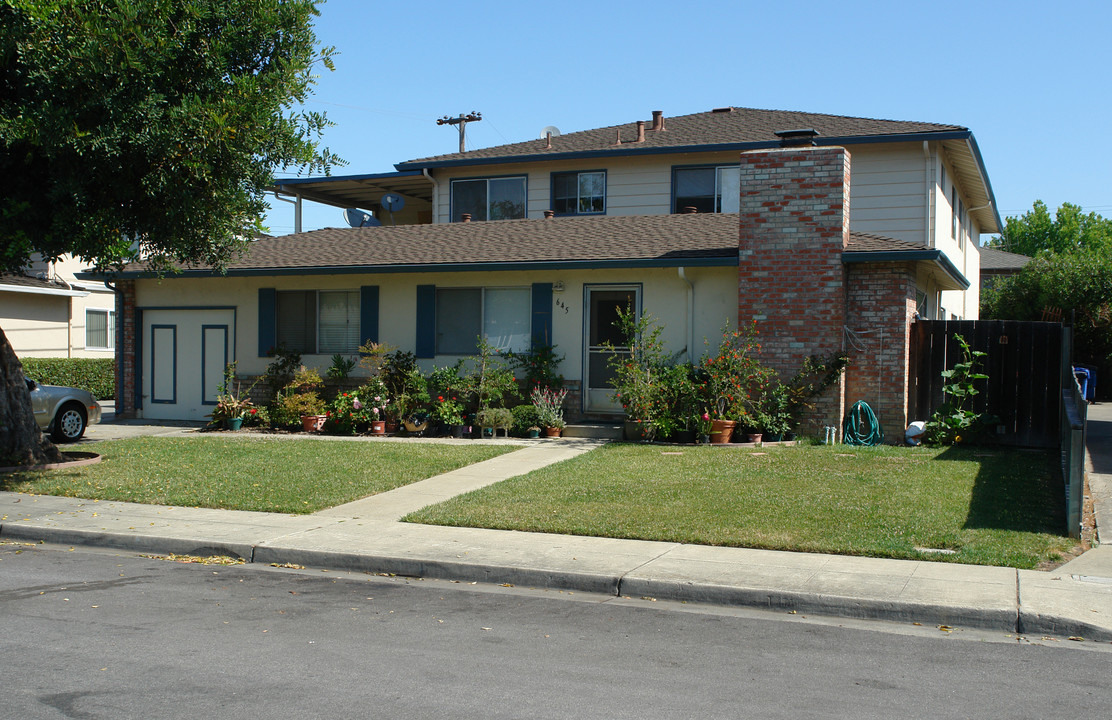 645 Azara Pl in Sunnyvale, CA - Building Photo