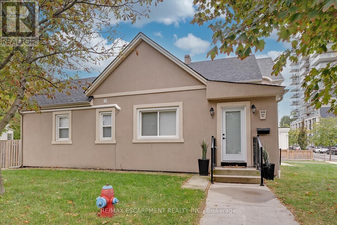 519 Elizabeth St in Burlington, ON - Building Photo