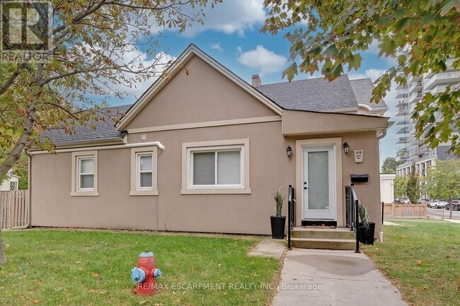 property at 519 Elizabeth St