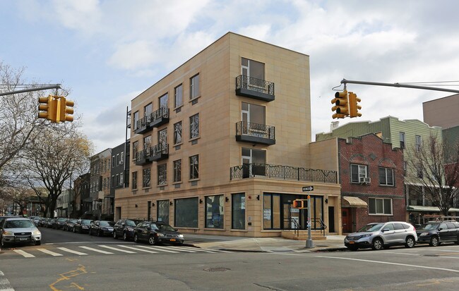 324 Graham Ave