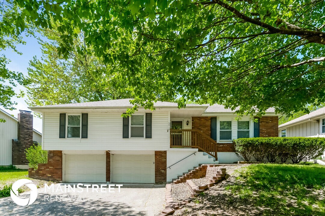 5016 S Kendall Dr in Independence, MO - Building Photo