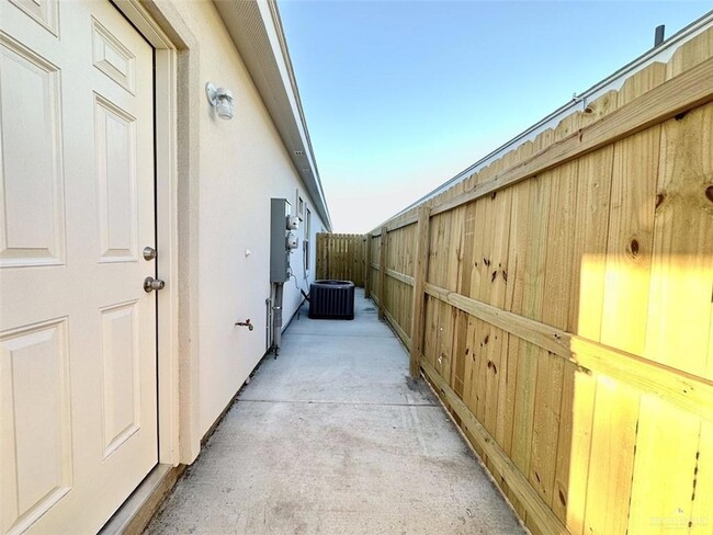 3500 Ventura Ave, Unit 2 in McAllen, TX - Building Photo - Building Photo