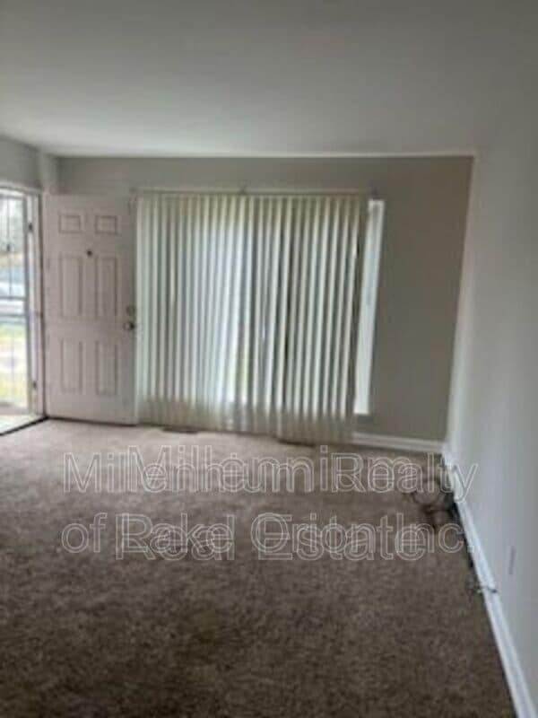 13001 Albany St in Oak Park, MI - Building Photo - Building Photo