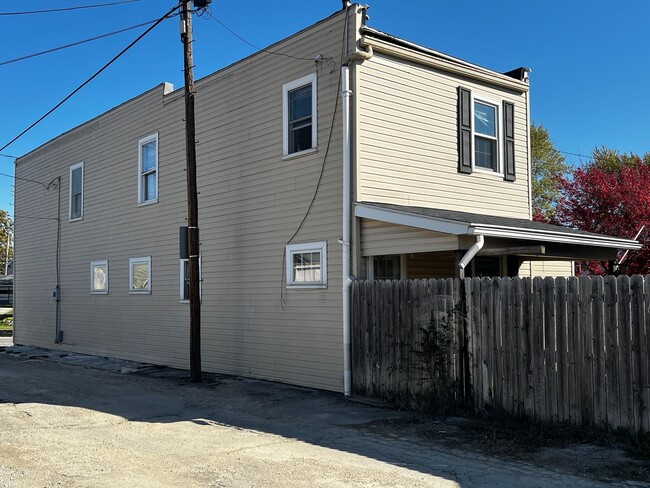 120 Oak St in Rossford, OH - Building Photo - Building Photo