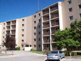3233 Silver Avenue in Winnipeg, MB - Building Photo