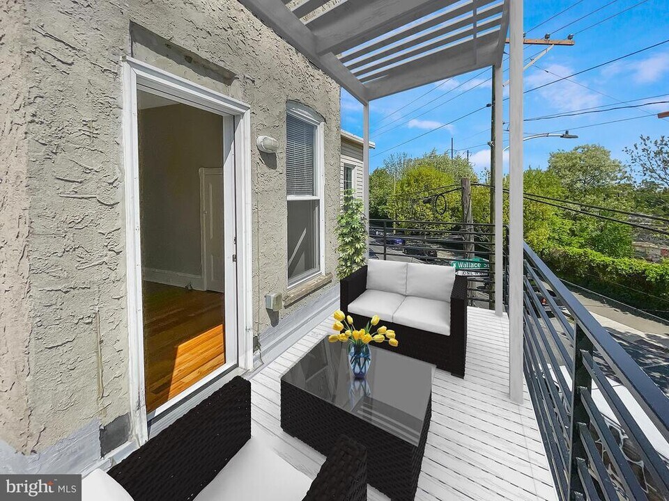 637 N 32nd St in Philadelphia, PA - Building Photo