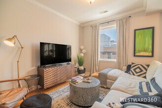 2209 N Drake Ave in Chicago, IL - Building Photo - Building Photo